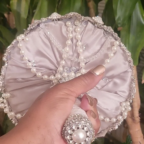 Silver brooch bouquet - Picture 5 of 7